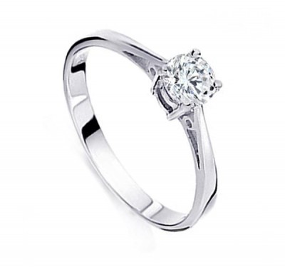 Золотое кольцо для помолвки с бриллиантом