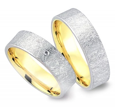 Золотые кольца с бриллиантом